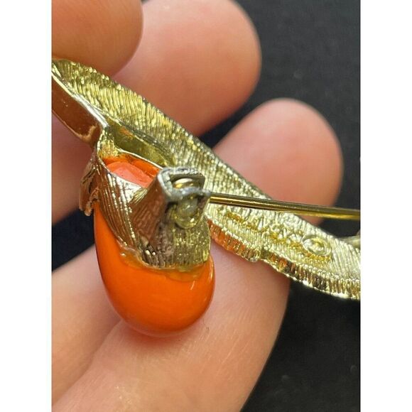 Vintage Signed Sarah Cov Gold-Tone Leaf Brooch Bittersweet Berries Collection - Picture 11 of 12